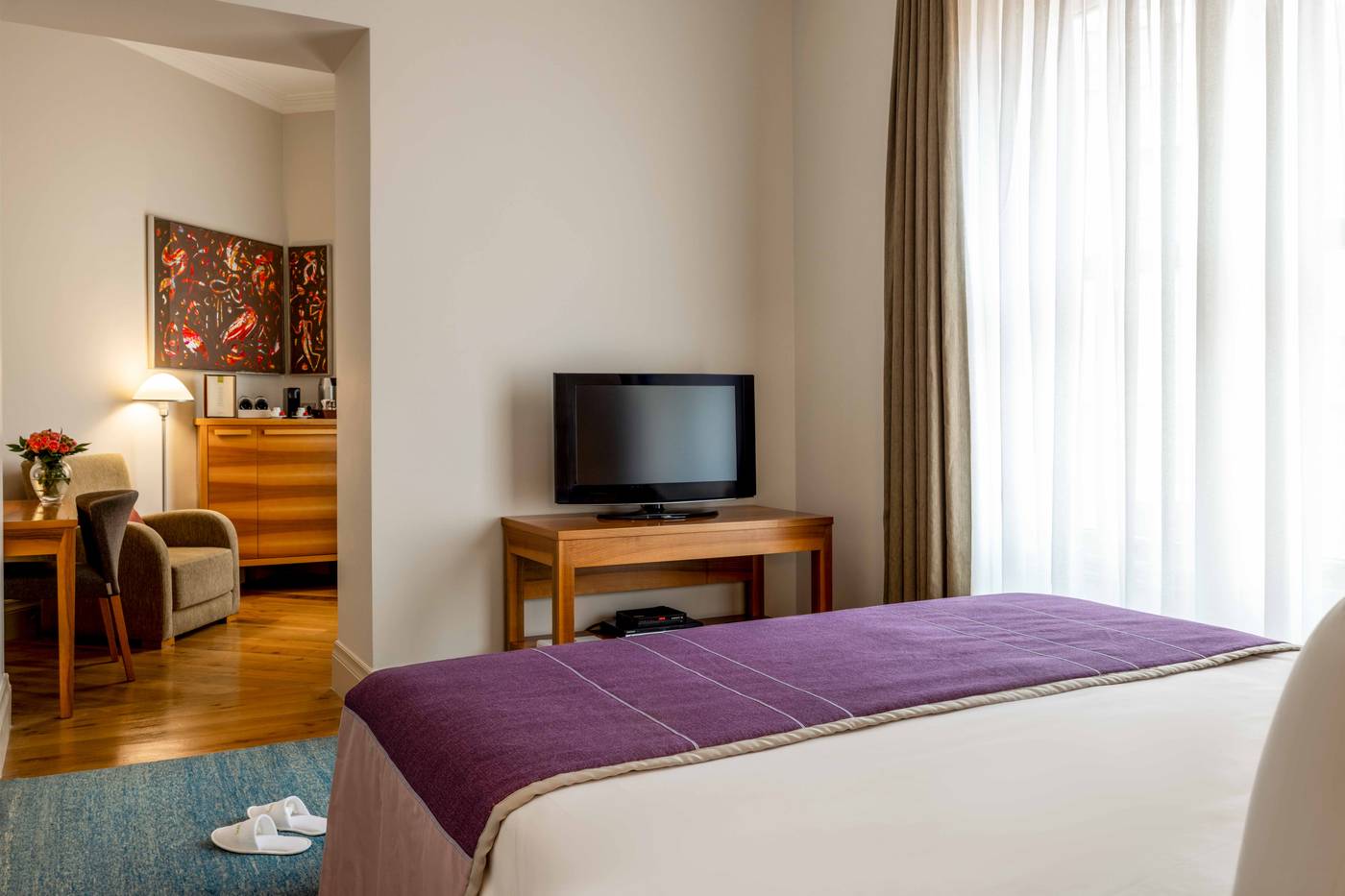 Tomtom-Suites-Room-17