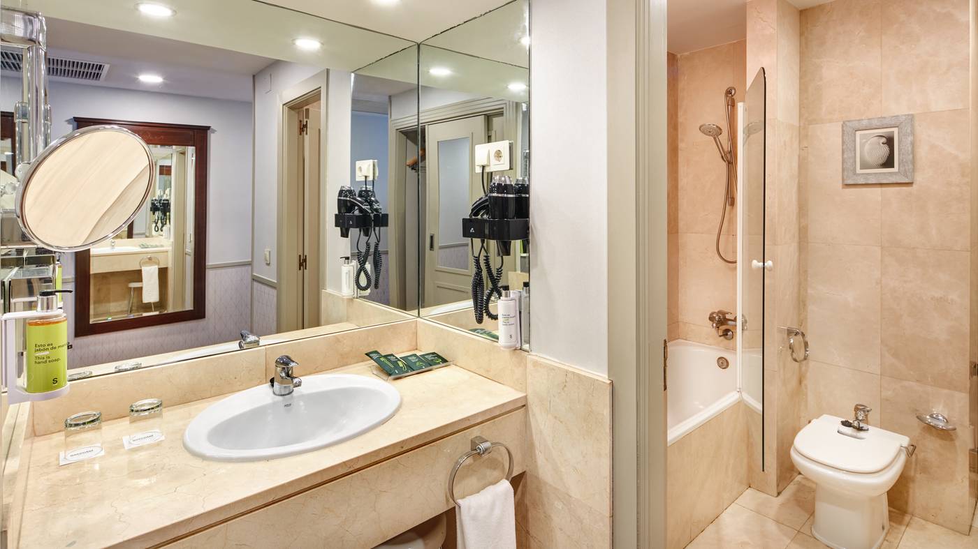 Sercotel-Gran-Hotel-Conde-Duque-Room-38