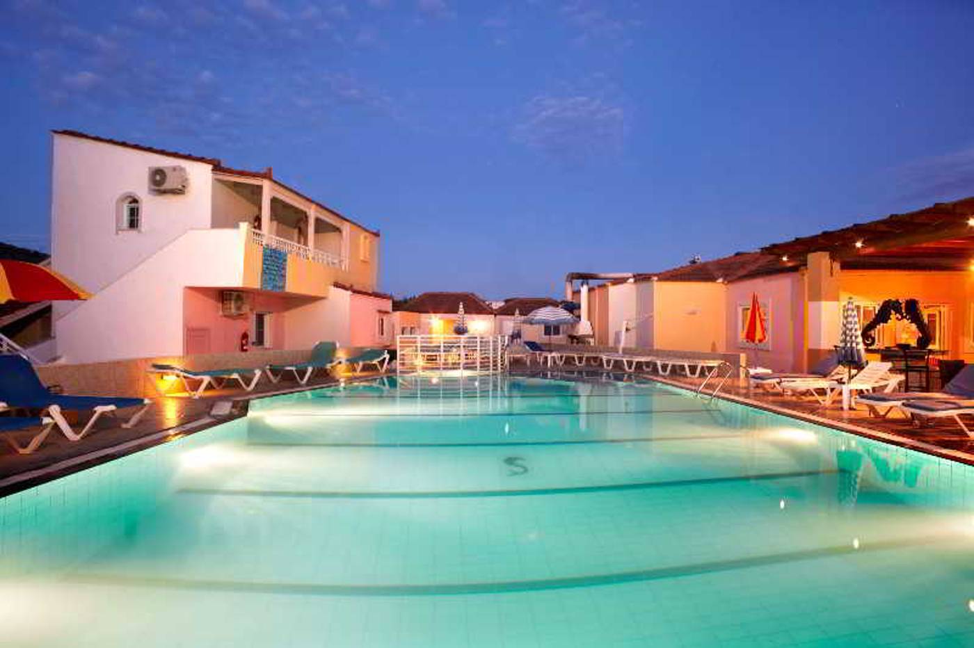 Marietta-Aparthotel-Pool-3