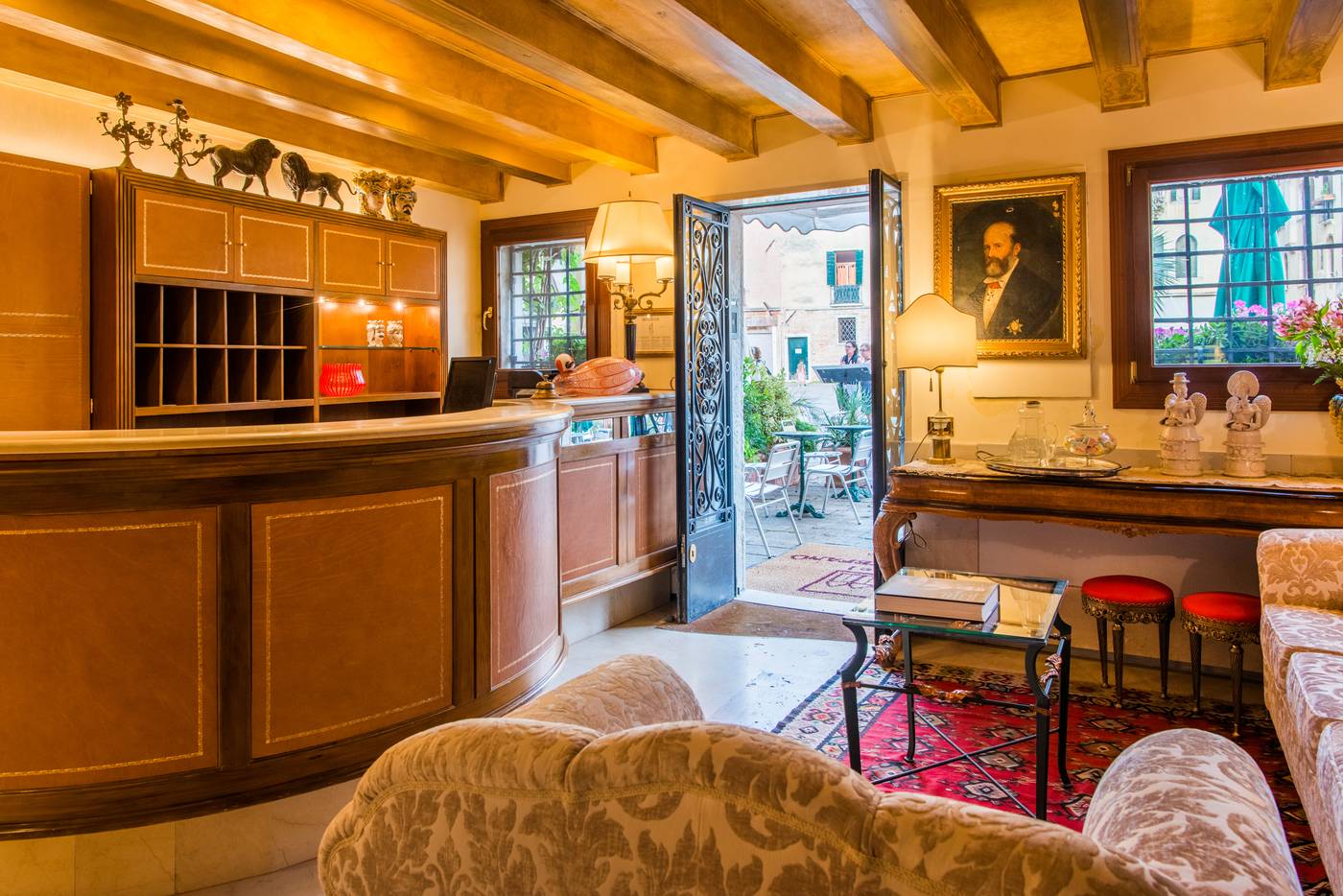 Hotel-Santo-Stefano-Lobby-2