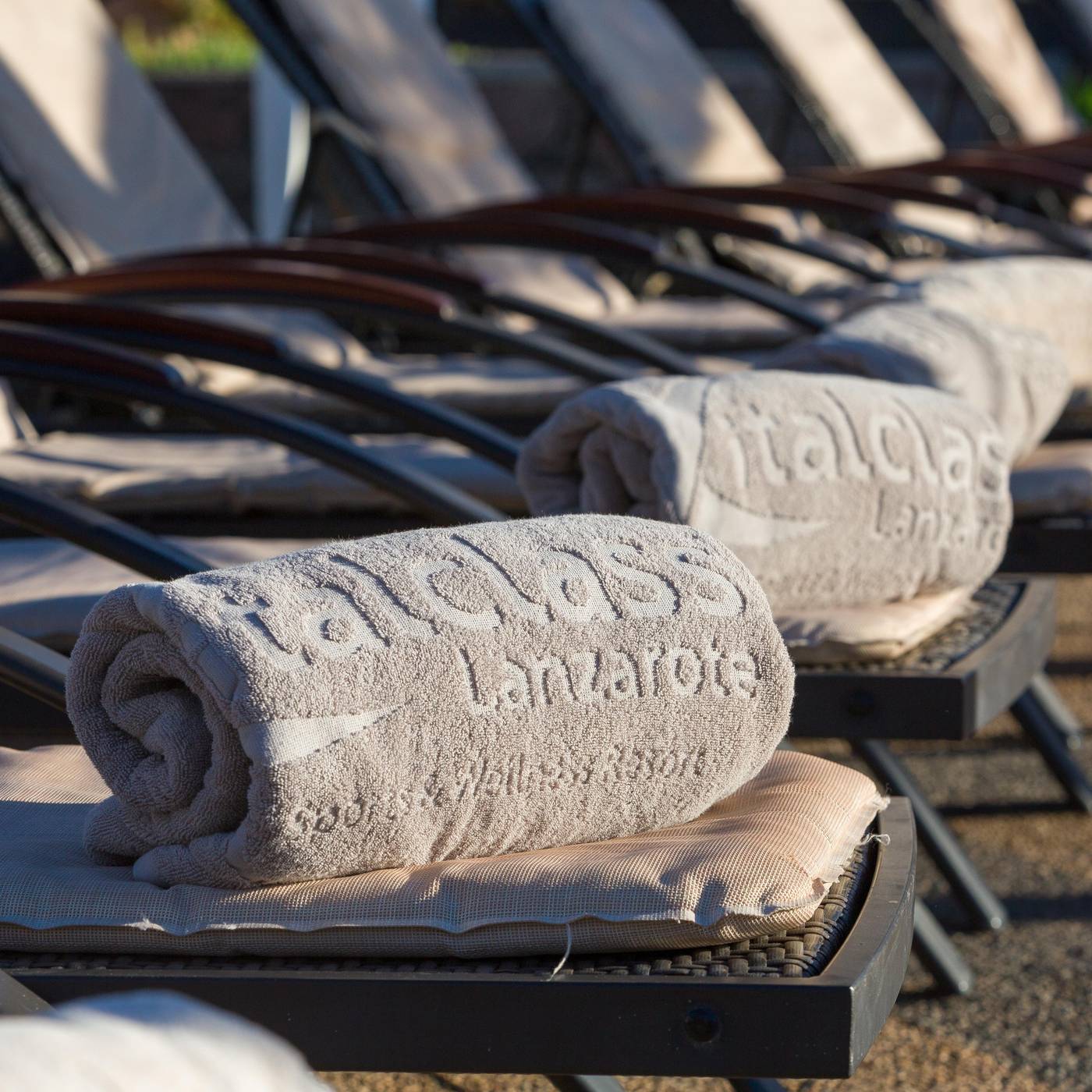 Vitalclass-Lanzarote-SPA---Wellness-Resort-Pool-93