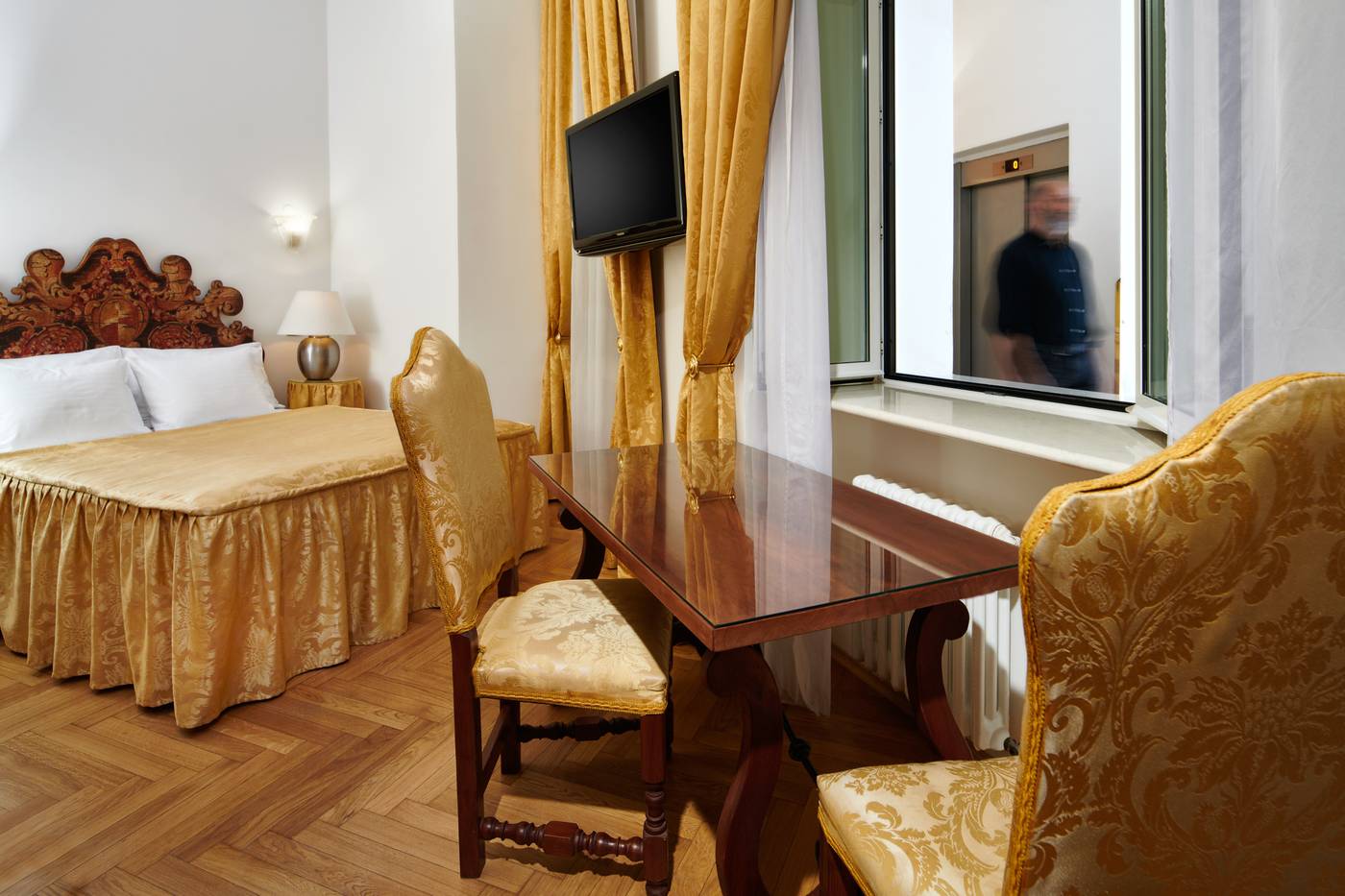 Charles-Bridge-Palace-Room-22