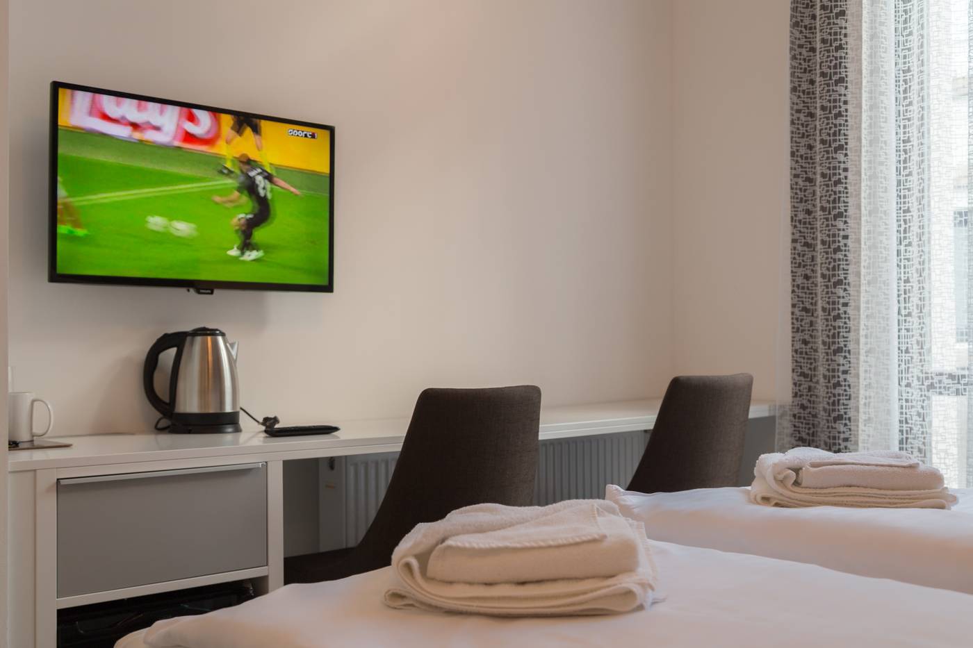 Hotel-Mika-Downtown-Room-27