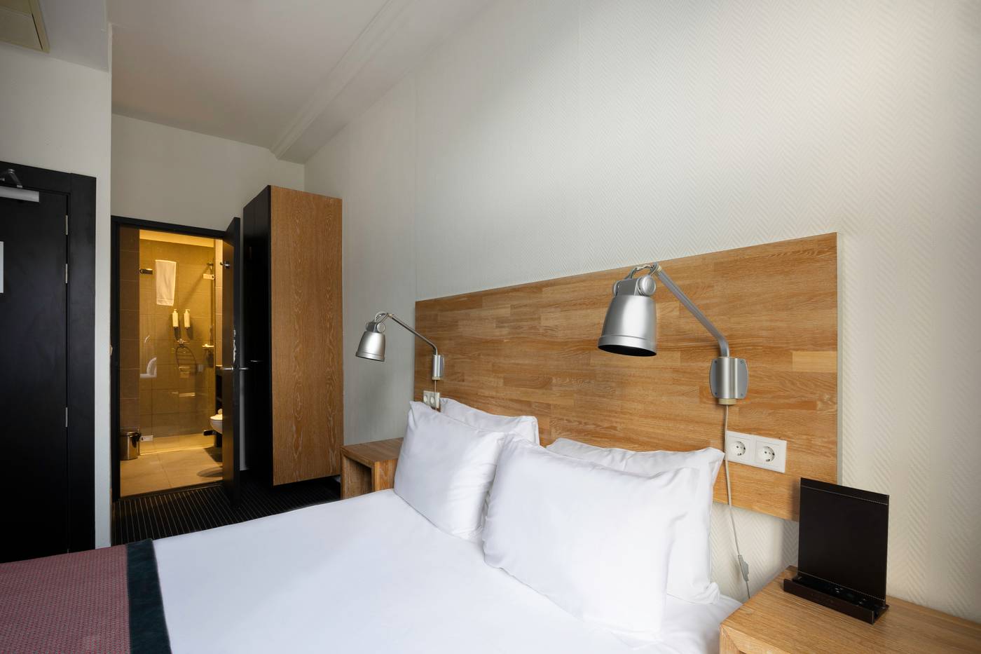 Catalonia-Vondel-Amsterdam-Room-52