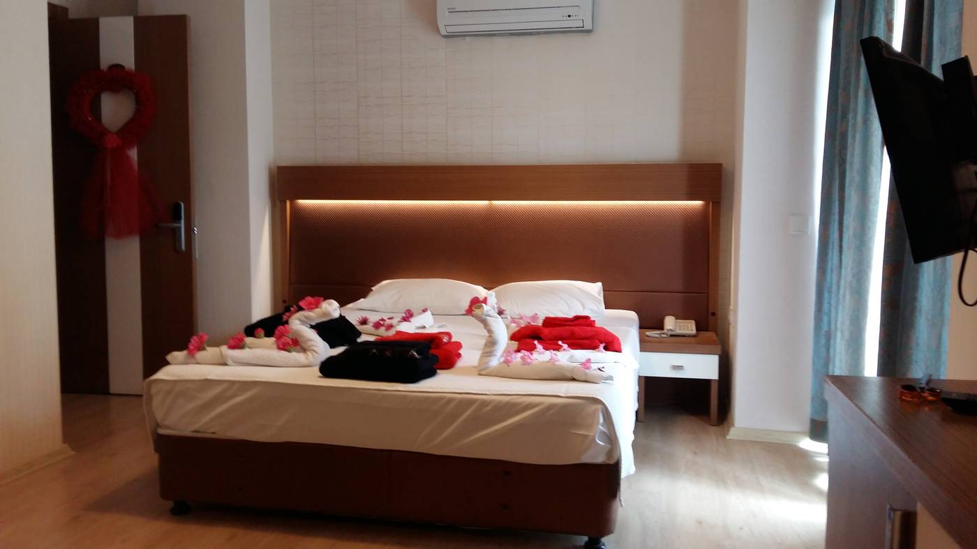 Supreme-Hotel-Room-21