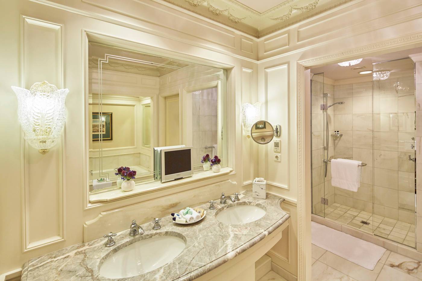 Regent-Berlin-Room-42