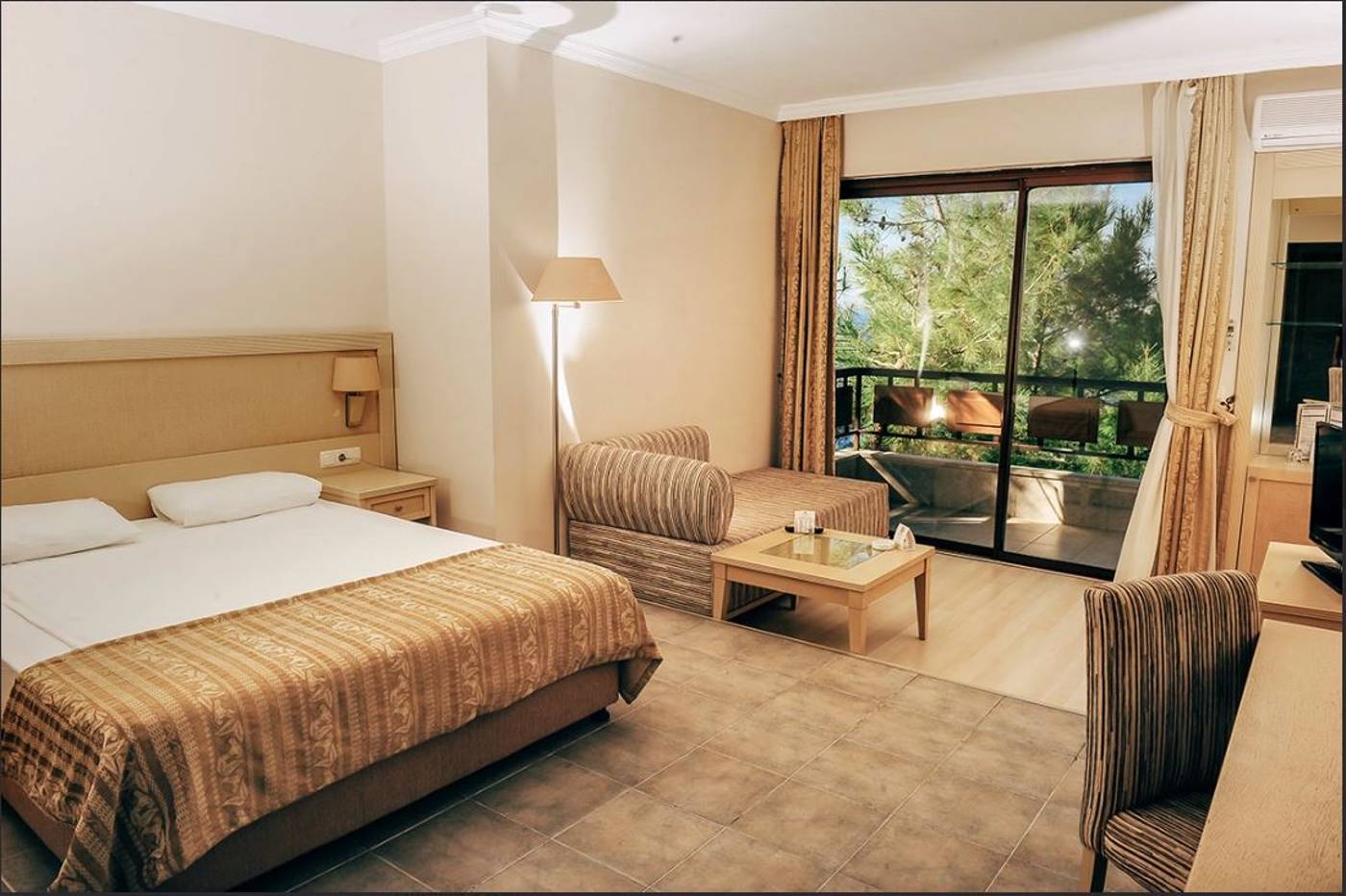 Utopia-World-Room-31