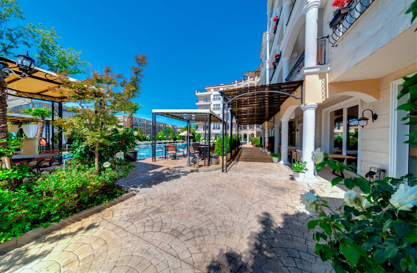 Avenue-Deluxe-Restaurant-6