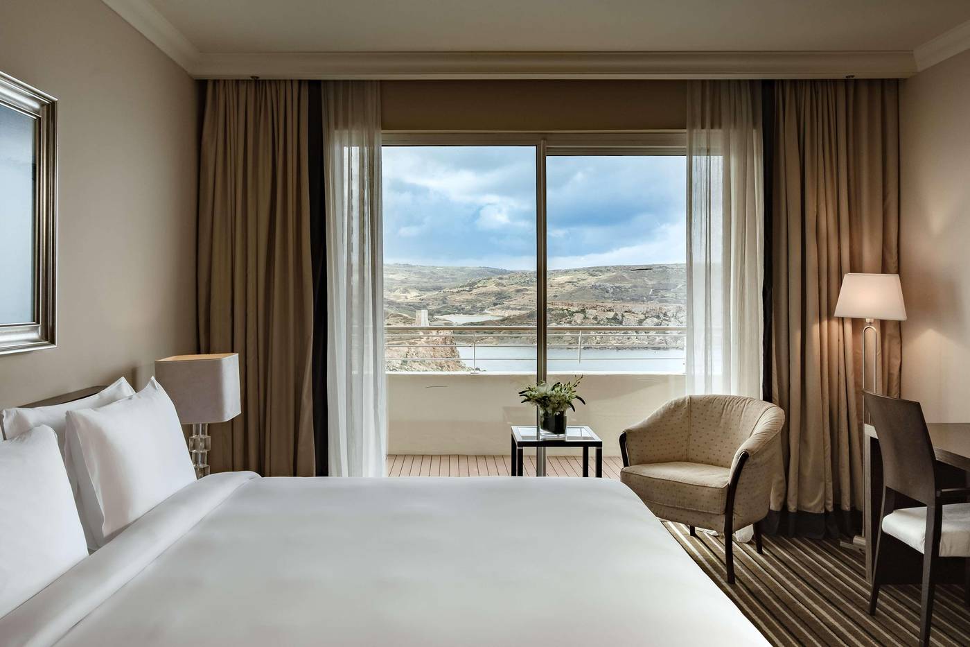 Radisson-Blu-Resort---Spa-Golden-Sands-Room-9