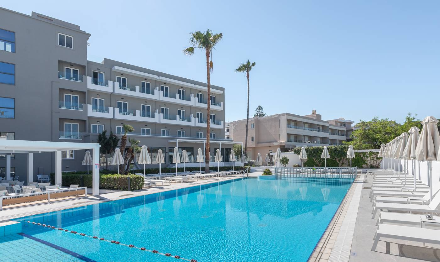 Kos-Hotel-Junior-Suites-Pool-2