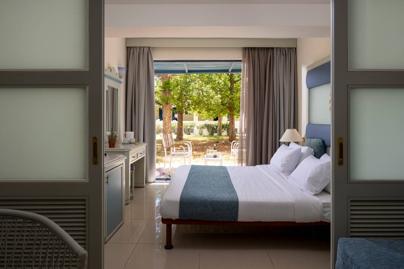 Sunshine-Crete-Beach-Room-28