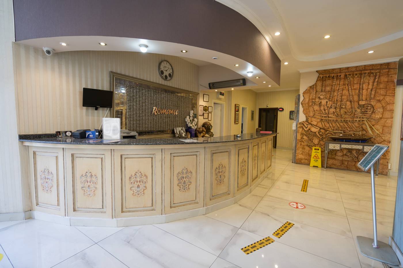 Romance-Beach-Lobby-52