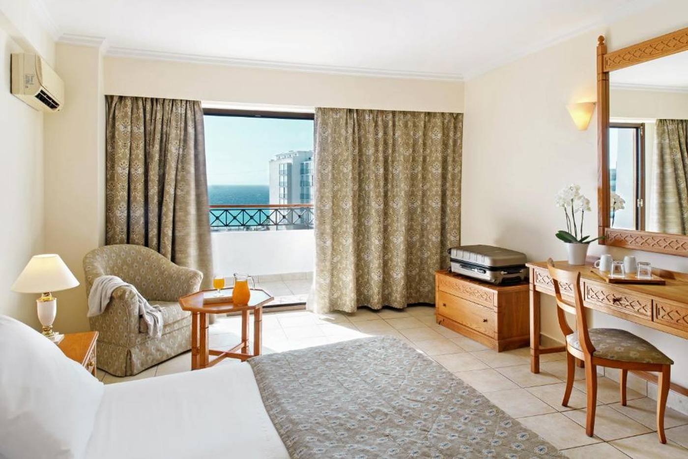 Mitsis-Petit-Palais-Room-4