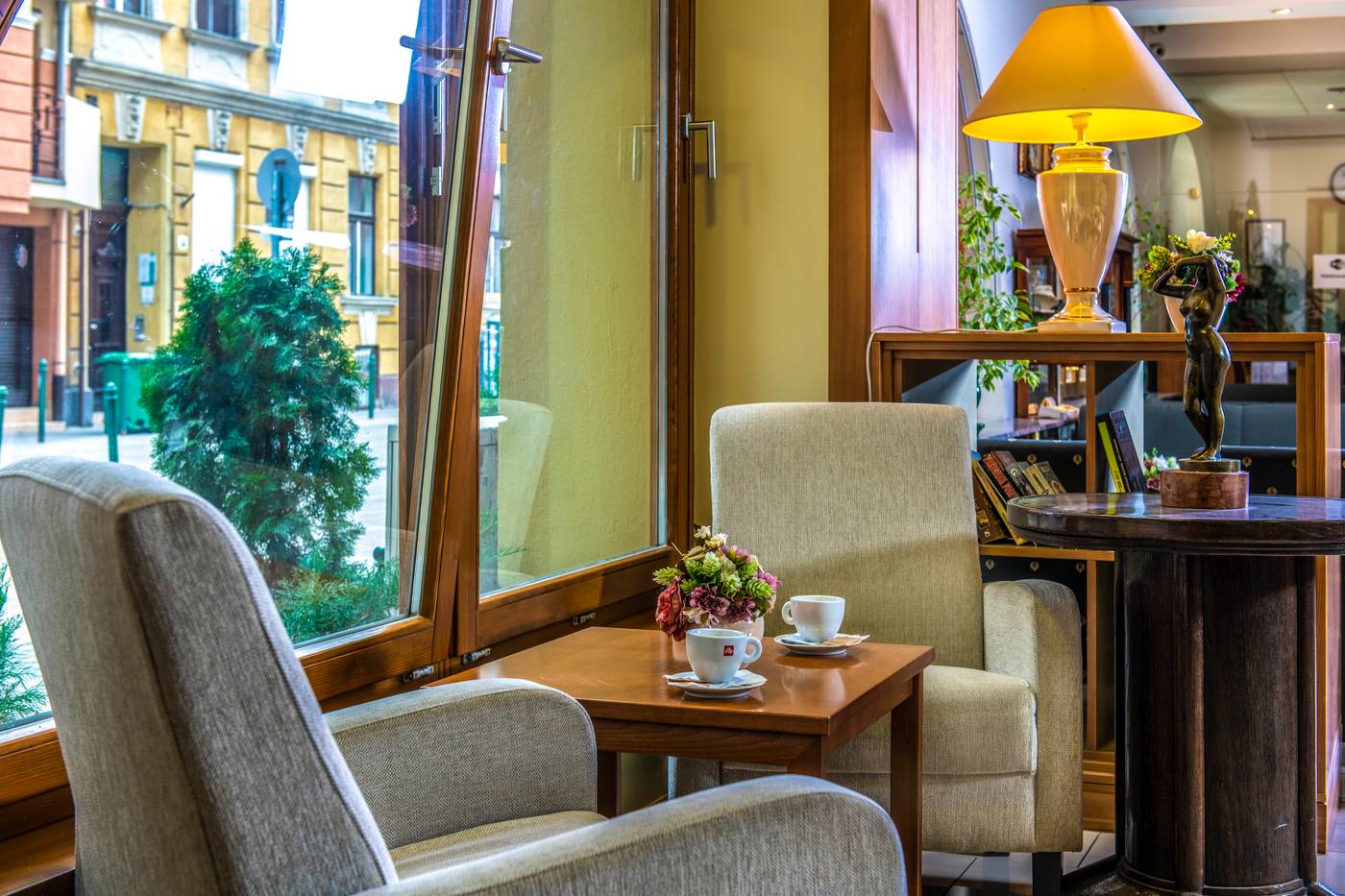 Corvin-Hotel-Budapest-Sissi-wing-Lobby-13