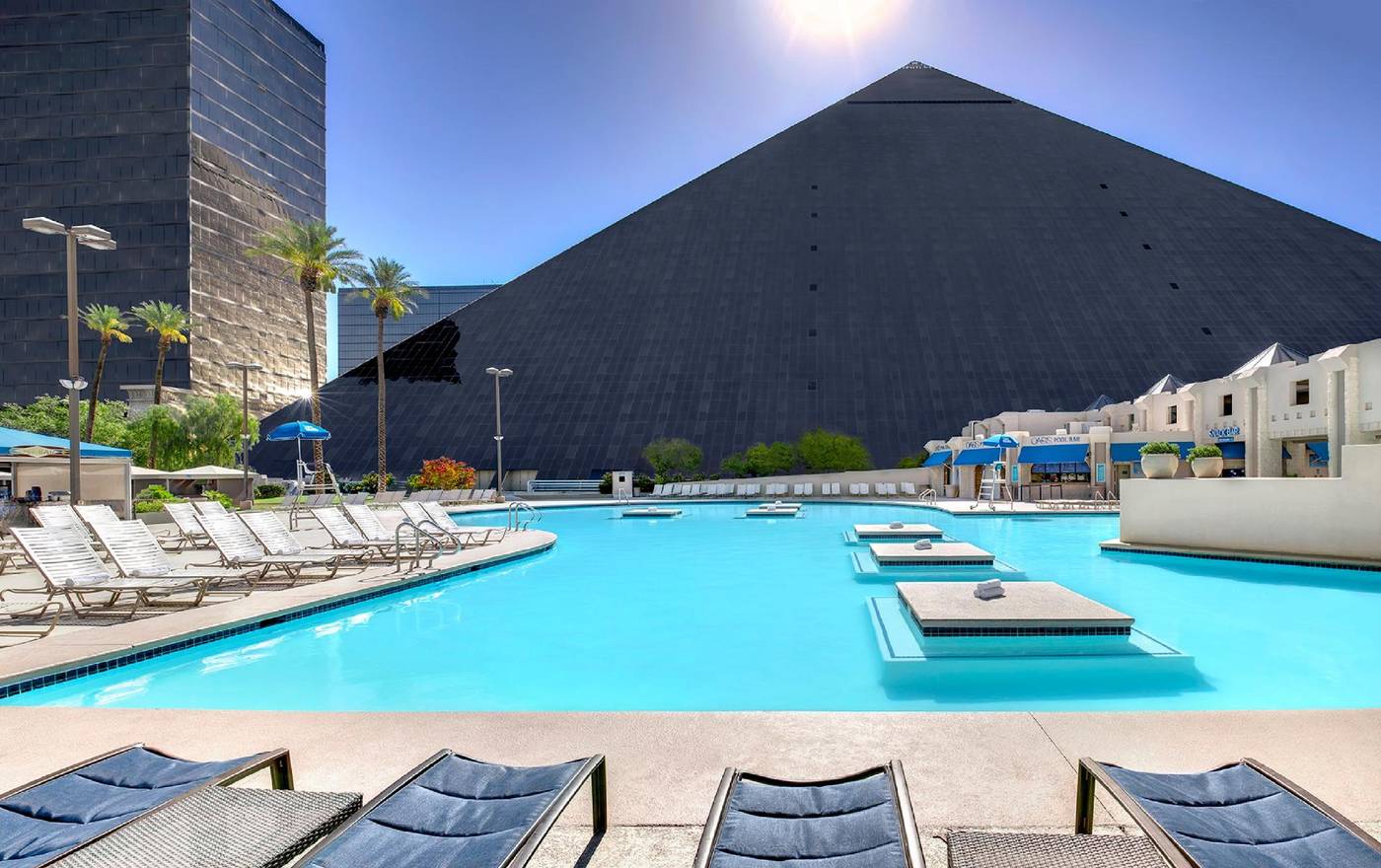 Luxor-Hotel-and-Casino-Pool-59