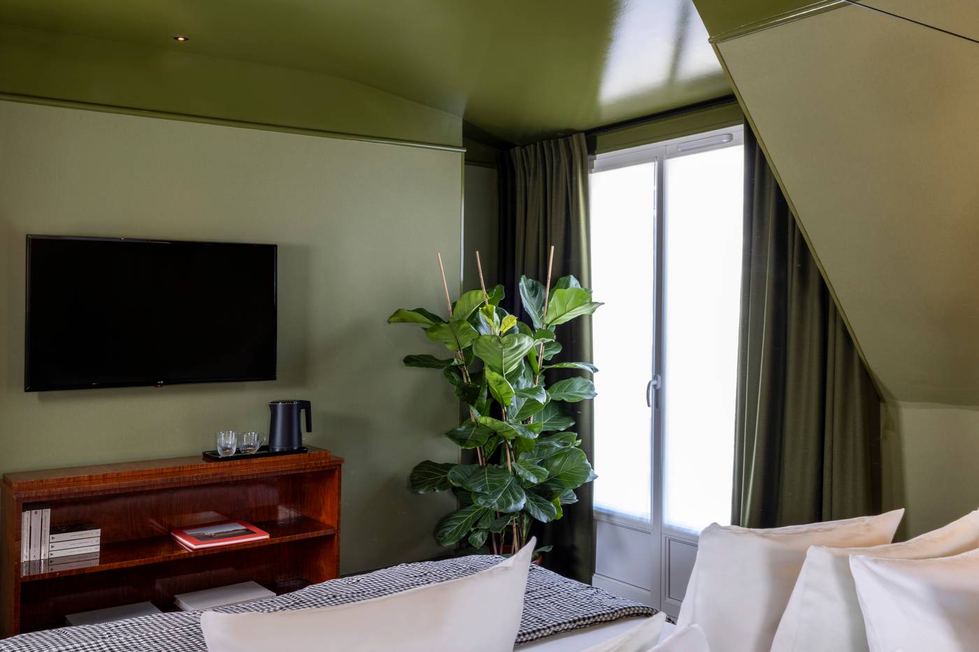 La-Conversation-Room-22