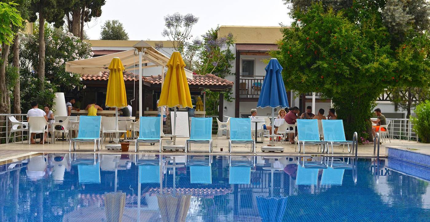 Bitez-Garden-Life-Pool-12
