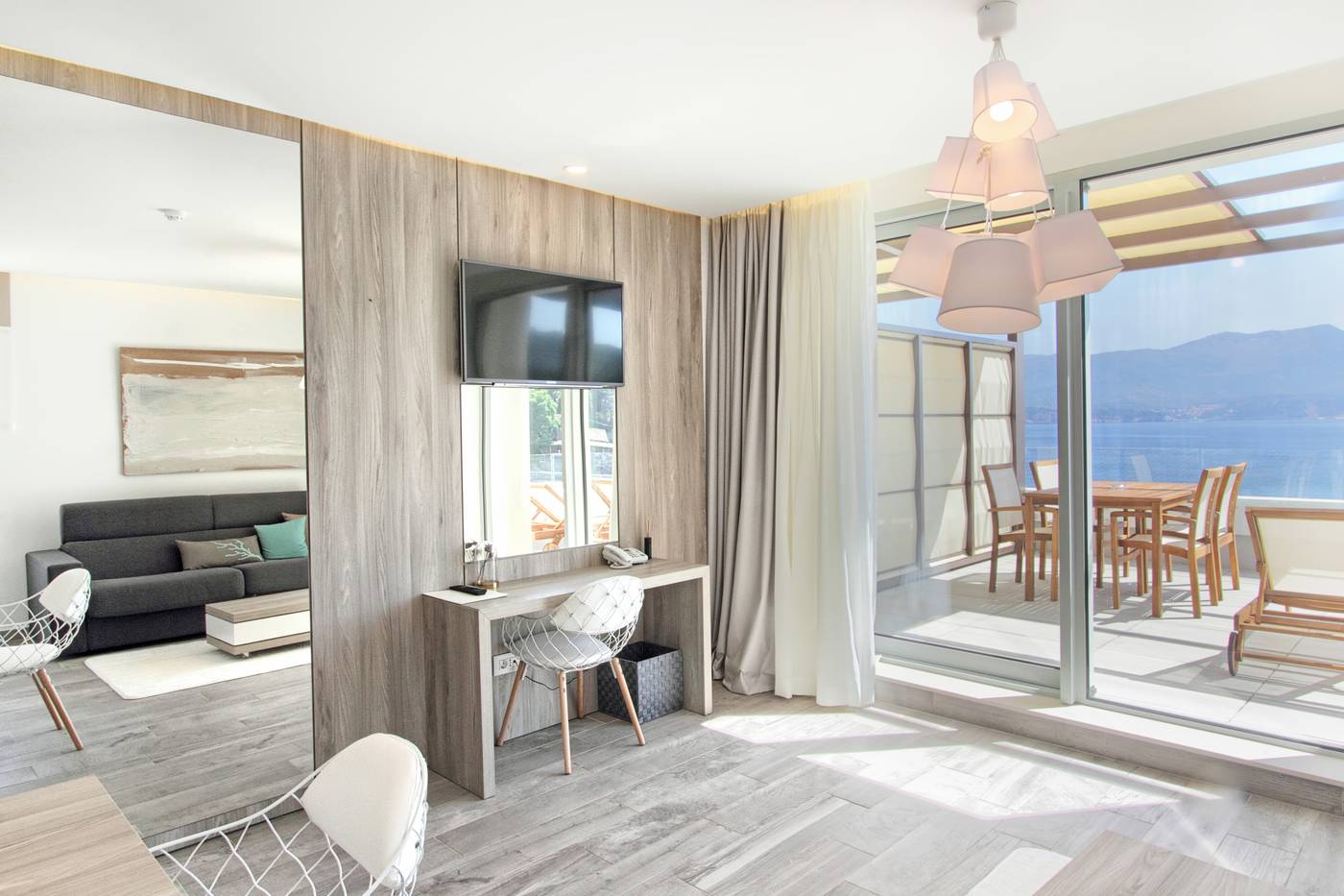 Kalamota-Beach-House-Room-15