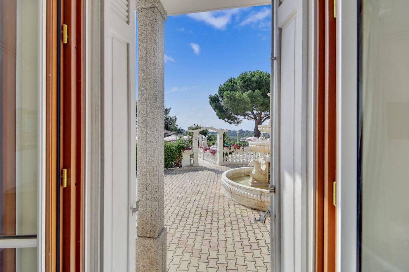 Chateau-de-Mei-Lese-General-view-25