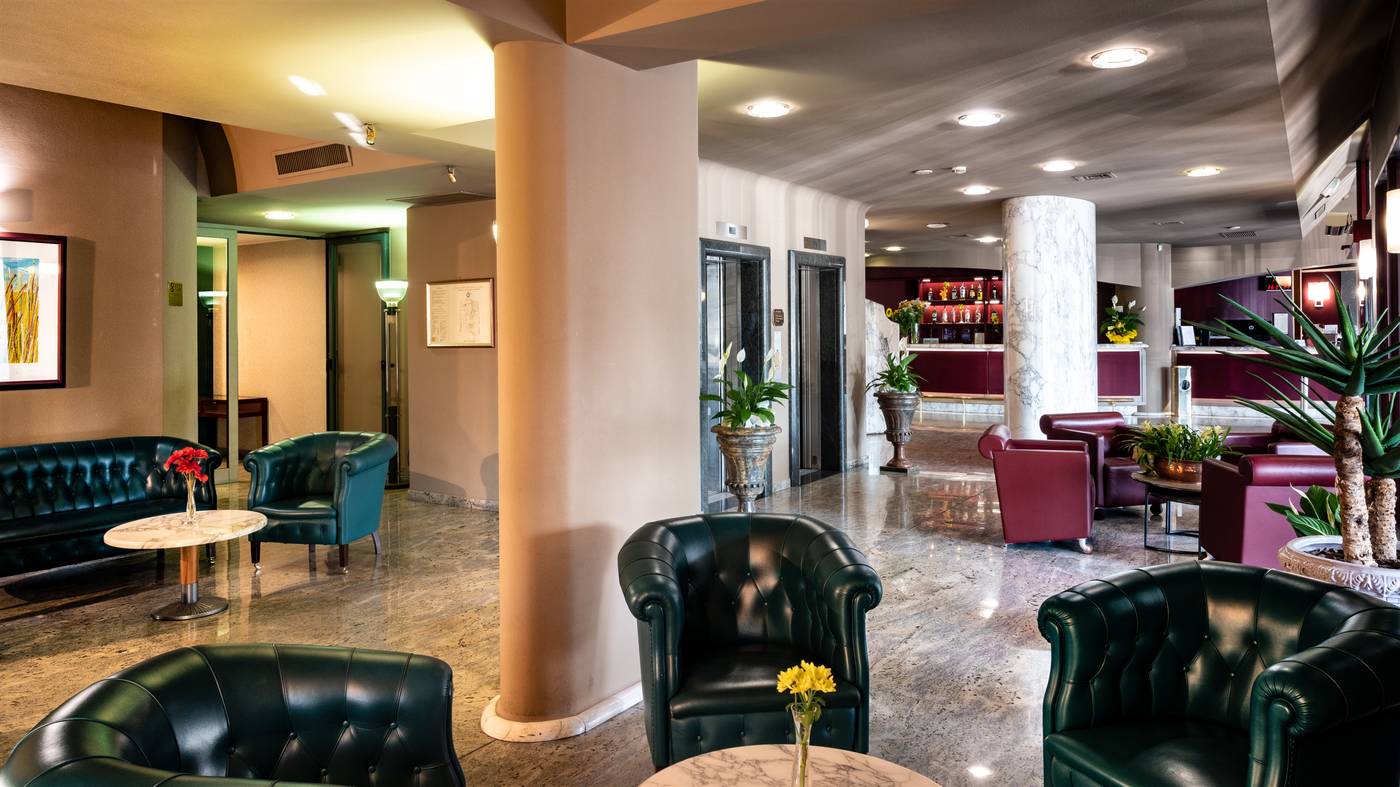 Sunflower-Hotel-Bar-1