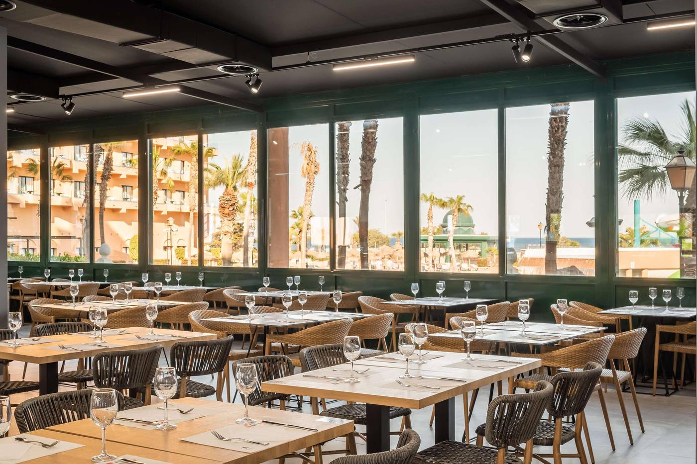 Alegria-Colonial-Mar-Restaurant-51