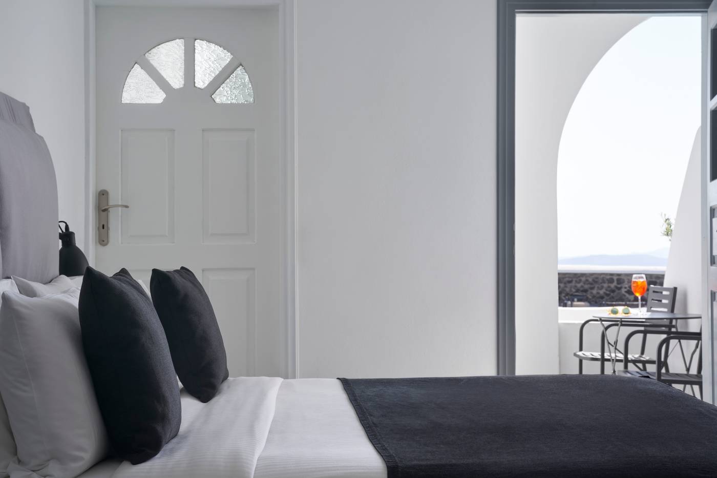 Mr-and-Mrs-White-Oia-Santorini-Room-28
