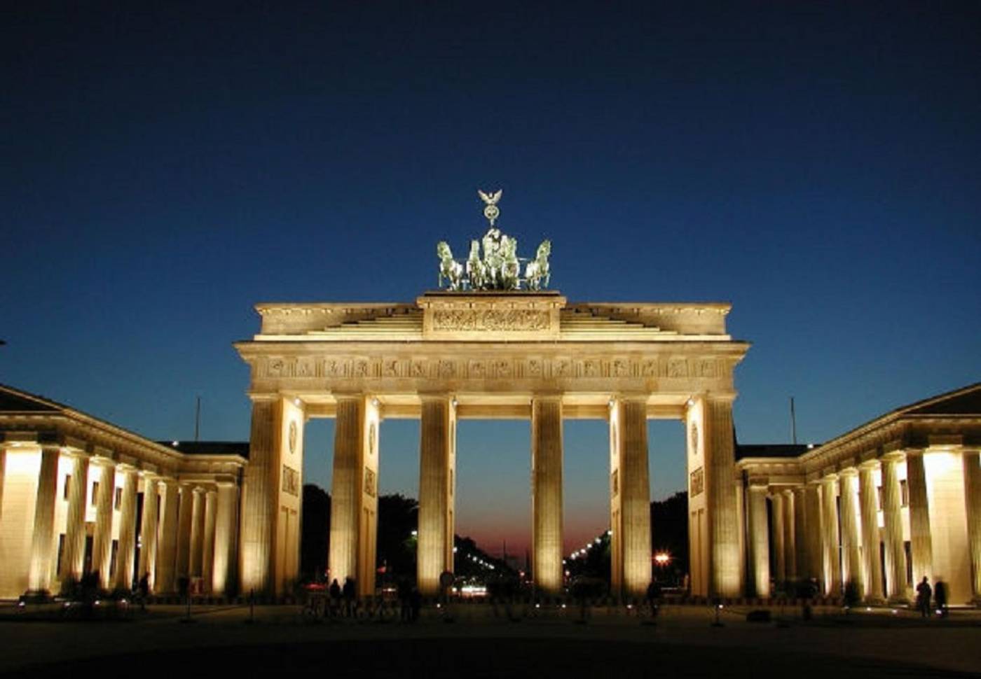 Courtyard-Berlin-City-Center-Sports-and-Entertainment-67