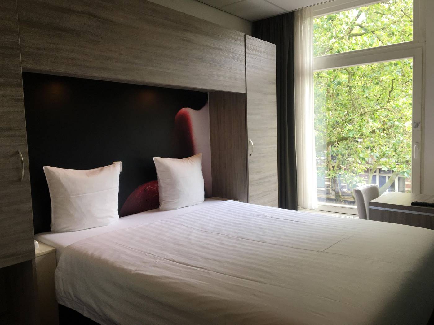 Highland-Atlantis-Amsterdam-Room-14