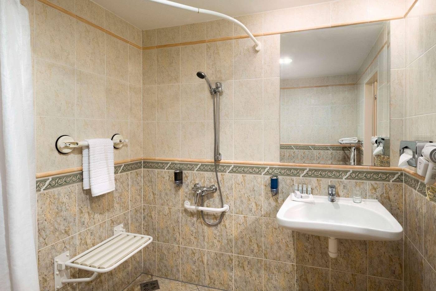 Ramada-Prague-City-Centre-Room-32