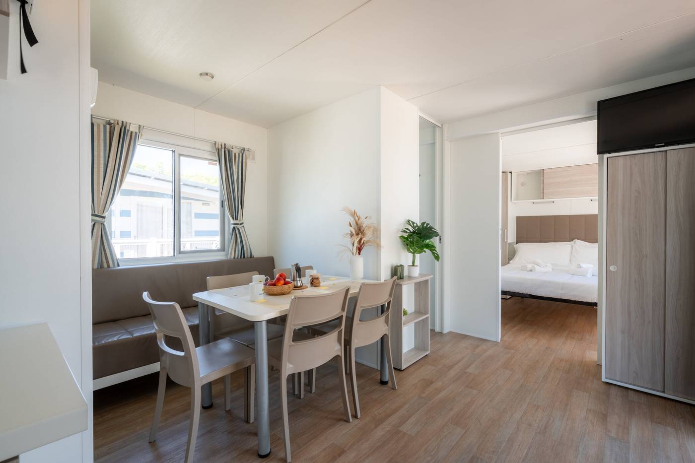 Club-del-Sole-Stork-Family-Collection-Room-13