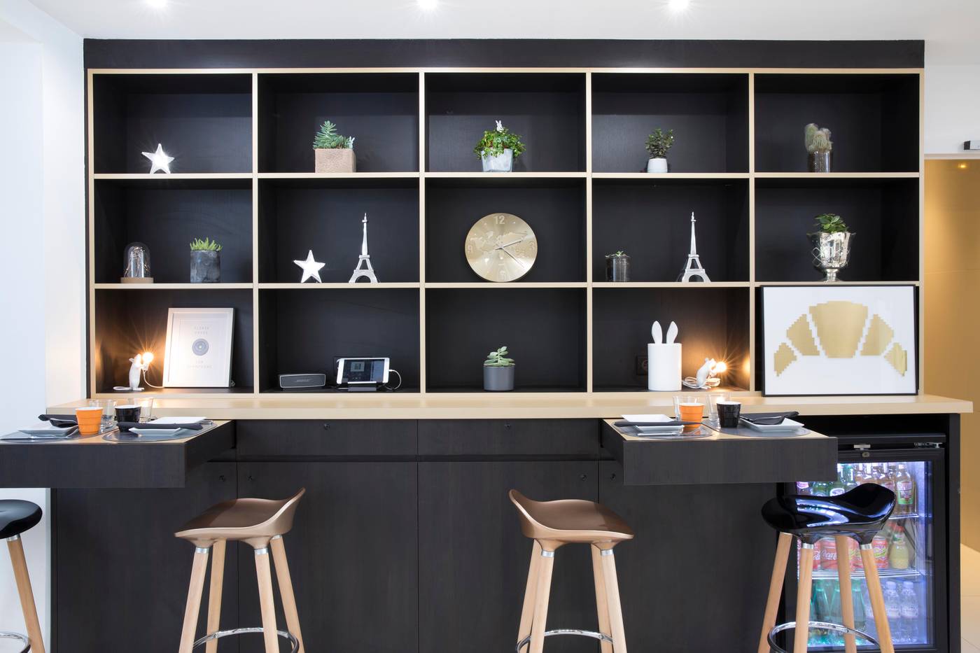 Au-Palais-de-Chaillot-Lobby-7