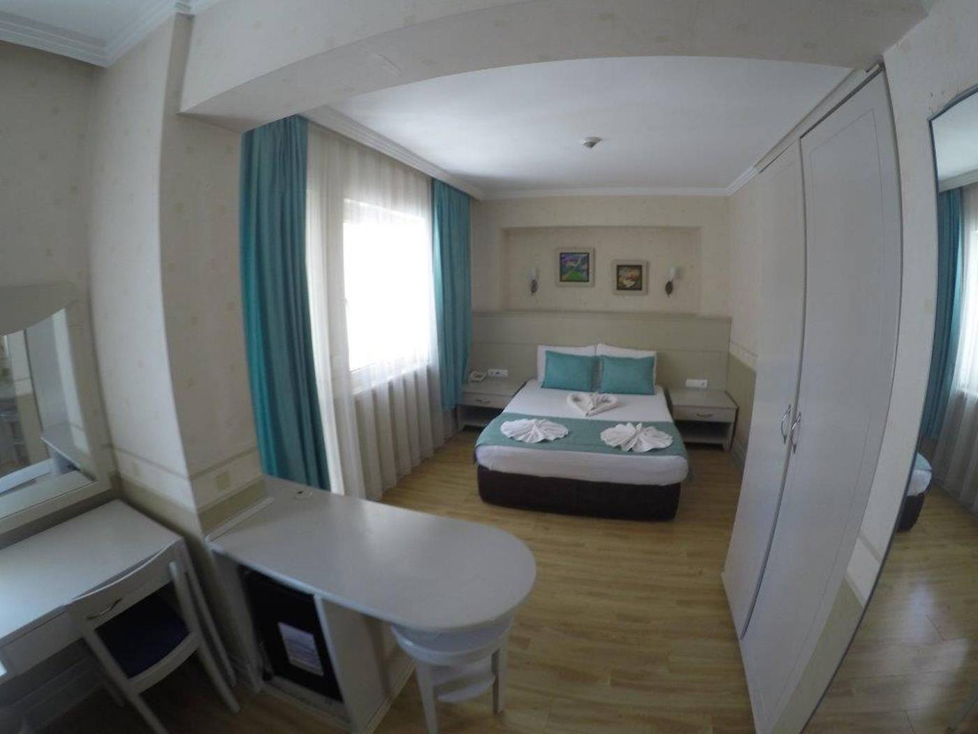 Almena-Hotel-Room-13