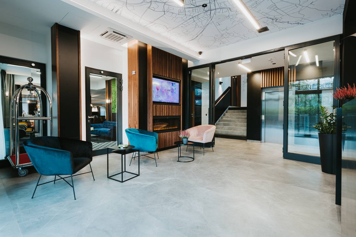 Garden-Square-Hotel-Lobby-11