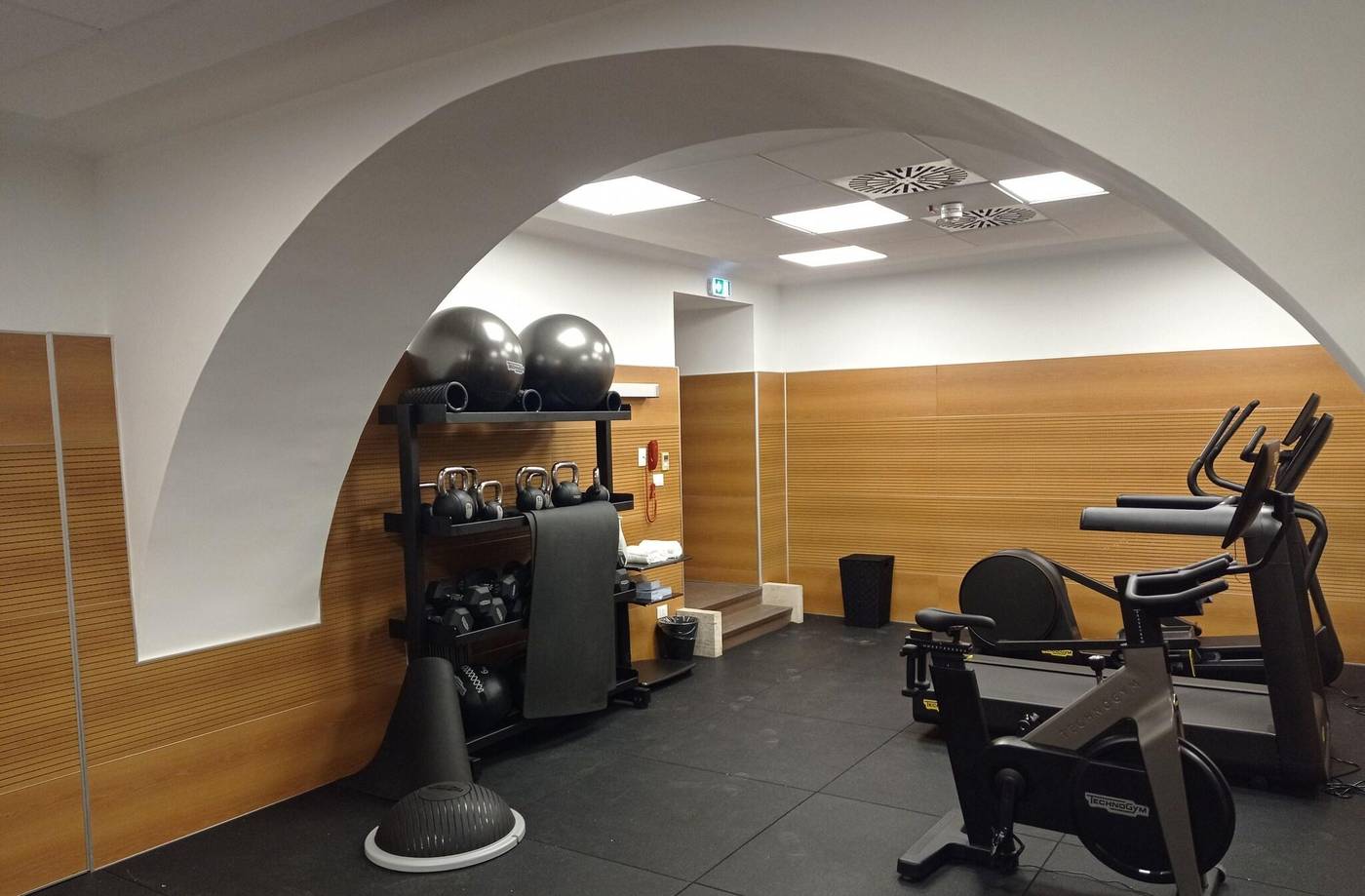 Cosmopolita-Hotel-Rome--Tapestry-Collection-by-Hil-Sports-and-Entertainment-62