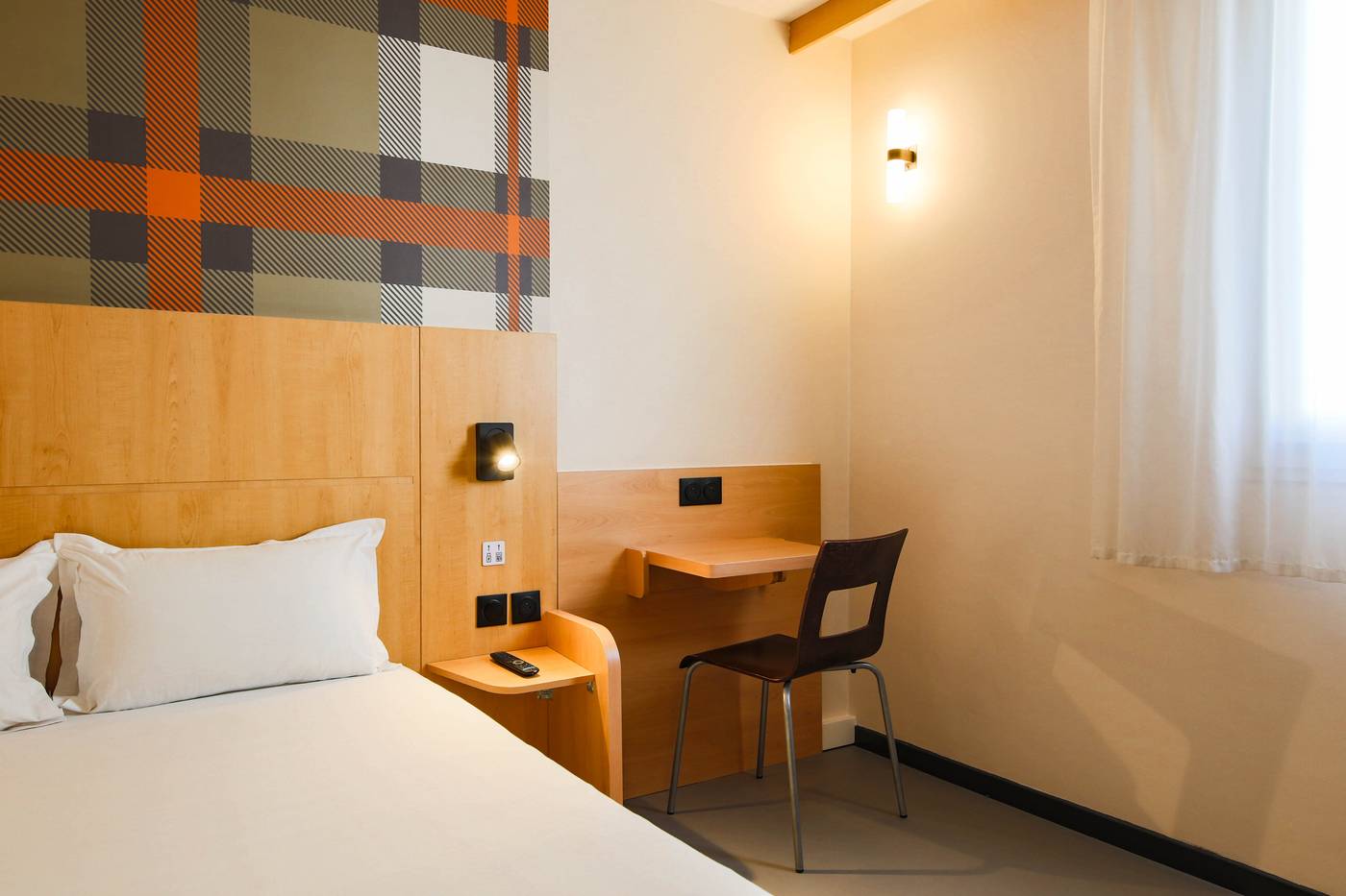 easyHotel-Nice-Palais-de-Congres-Room-14