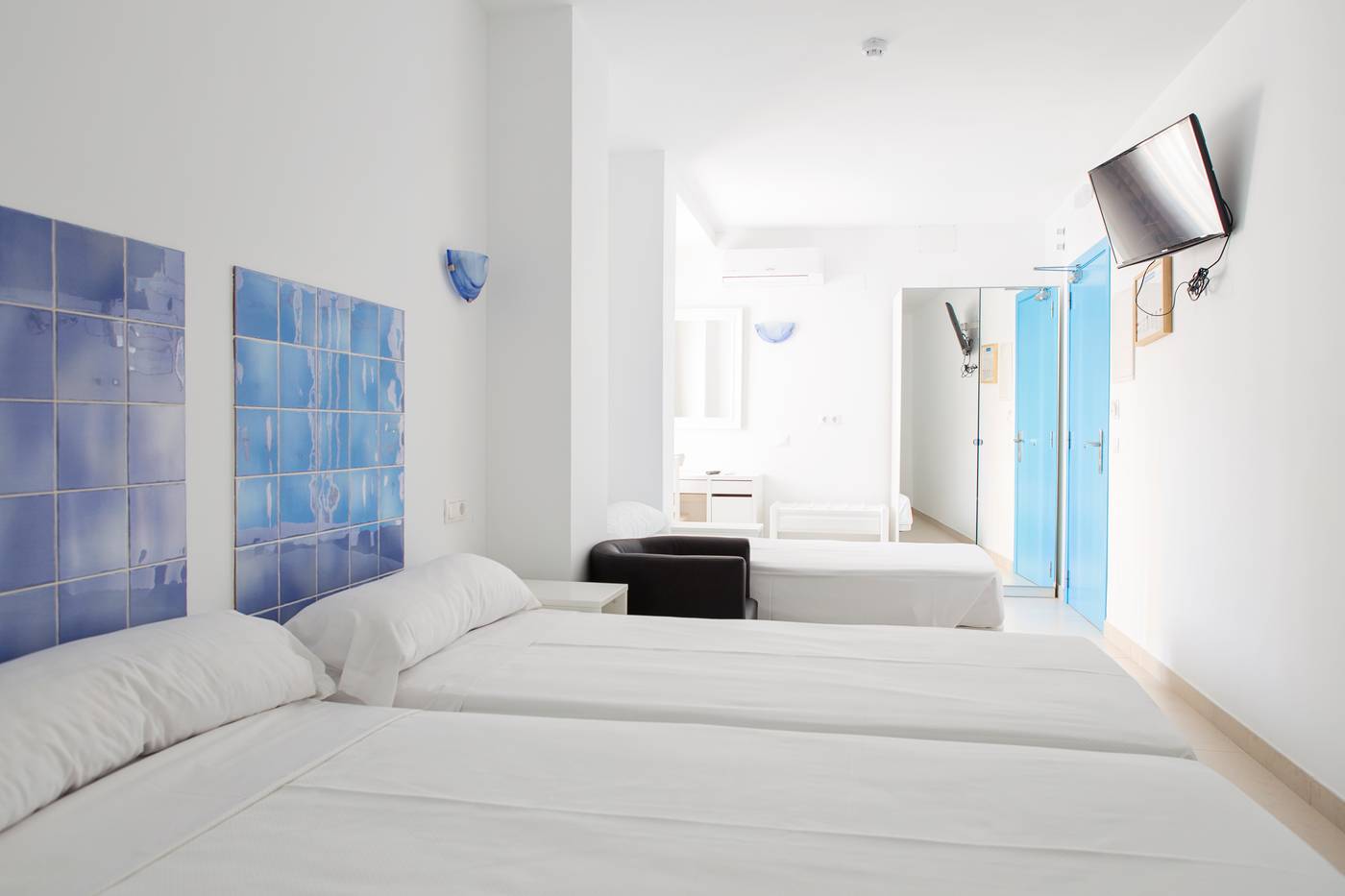 Malaga-Hotel-Eliseos-Room-12