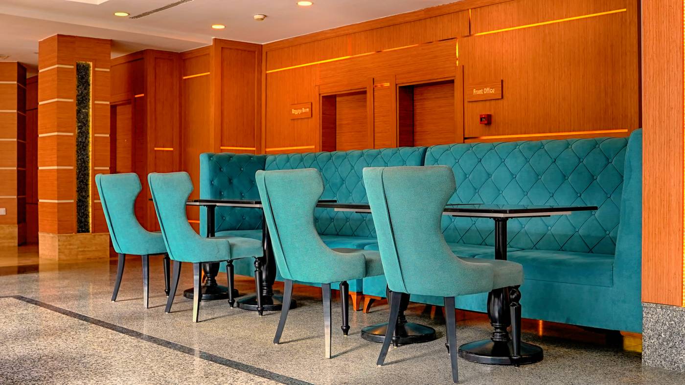 Club-Aqua-Plaza-Lobby-63