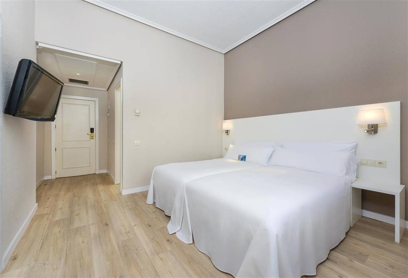 Hotel-Madrid-Gran-V----a-25--managed-by-Meli-----Room-36