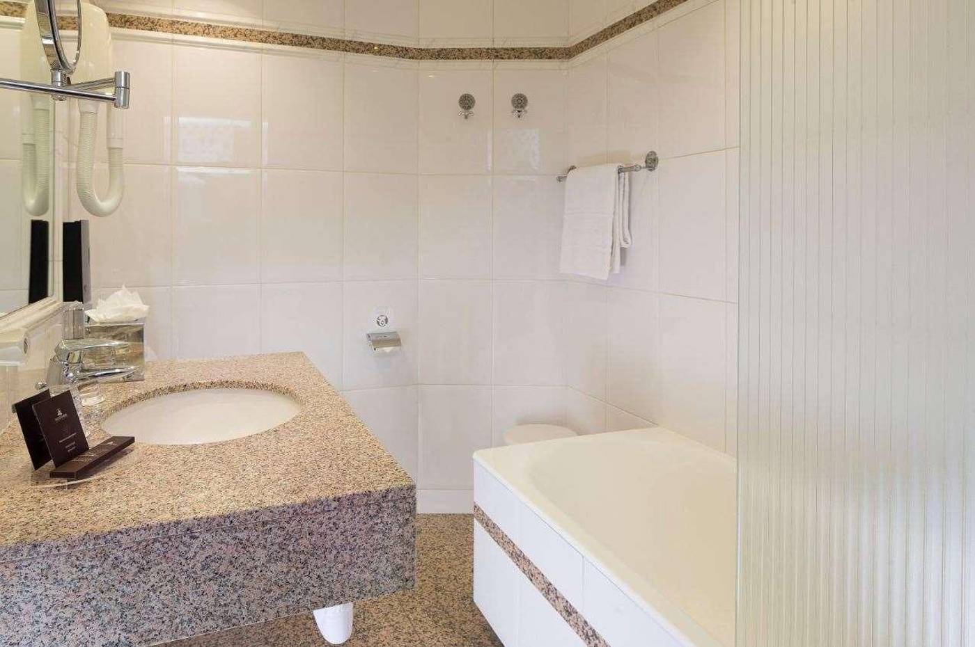 Hotel-Victor-Hugo-Paris-Kleber-Room-49