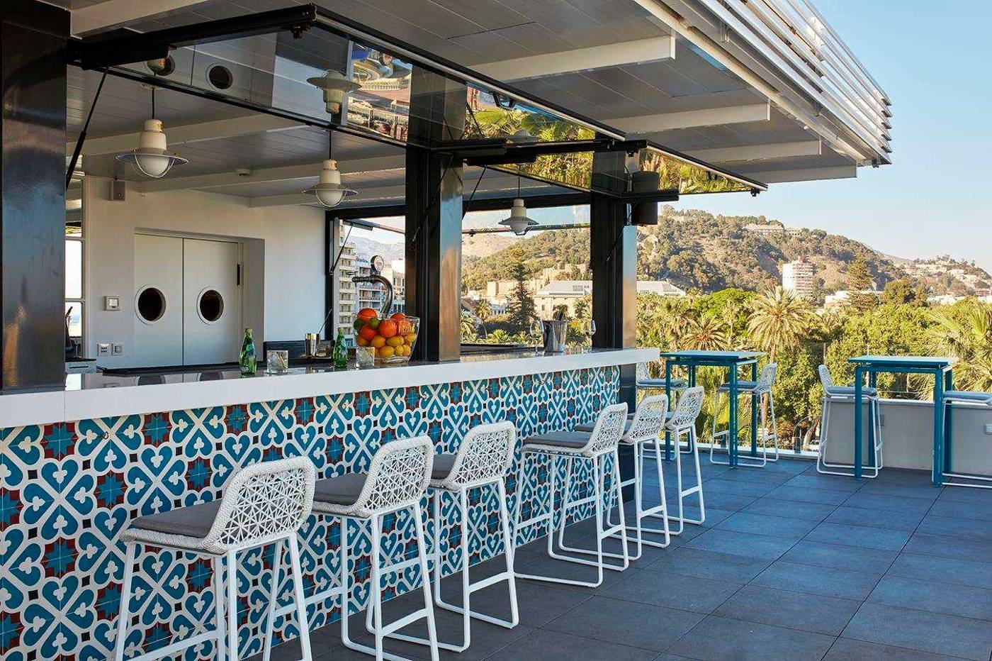 Room-Mate-Valeria-Bar-7