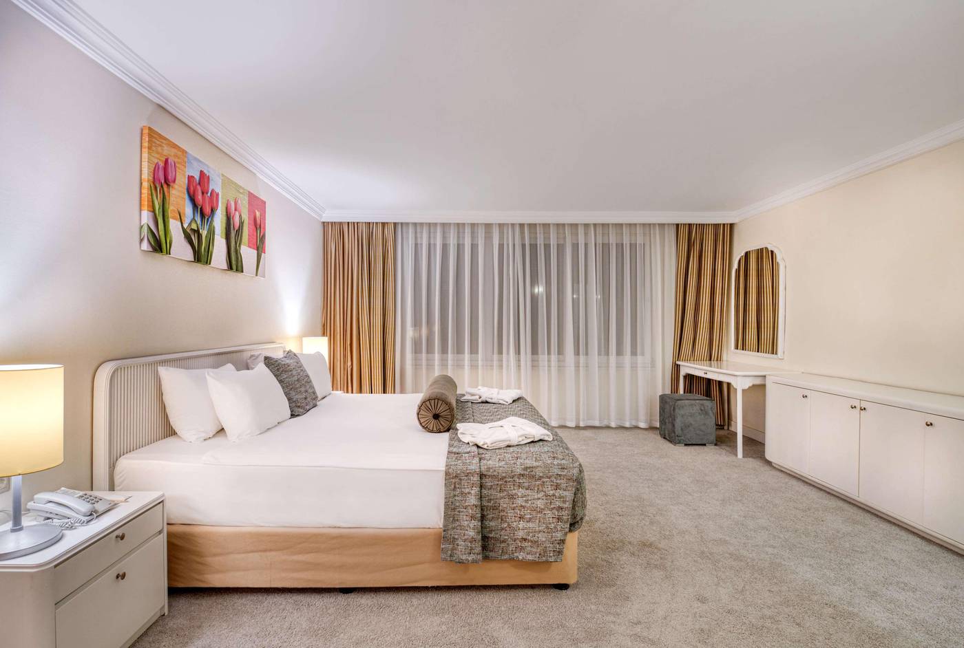 Seven-Seas-Hotel-Blue-Room-43