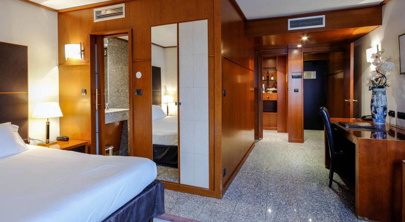 Goldstars Resort & Suites