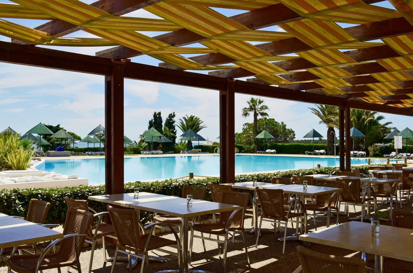 Pestana-Viking-Hotel---Resort-Bar-5