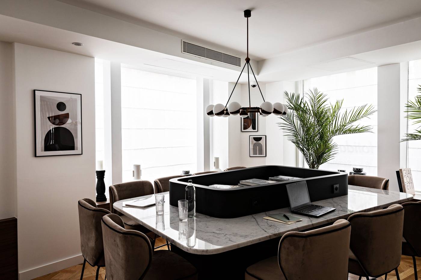 Holiday-Inn-Paris-Palais-de-lElysee-General-view-19