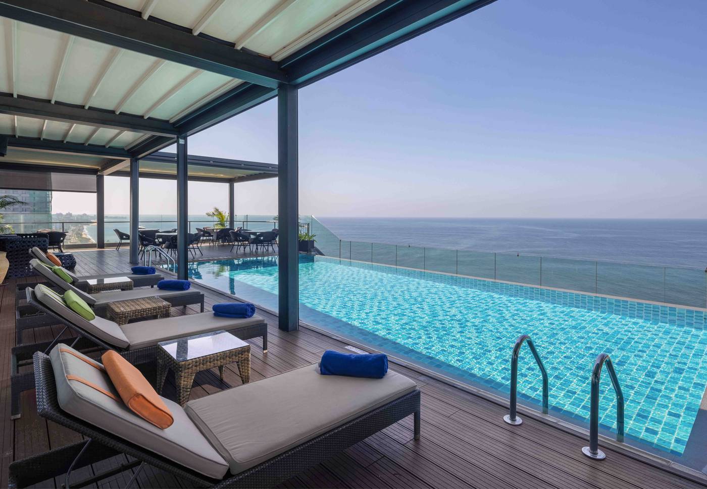 Radisson-Hotel-Colombo-General-view-1