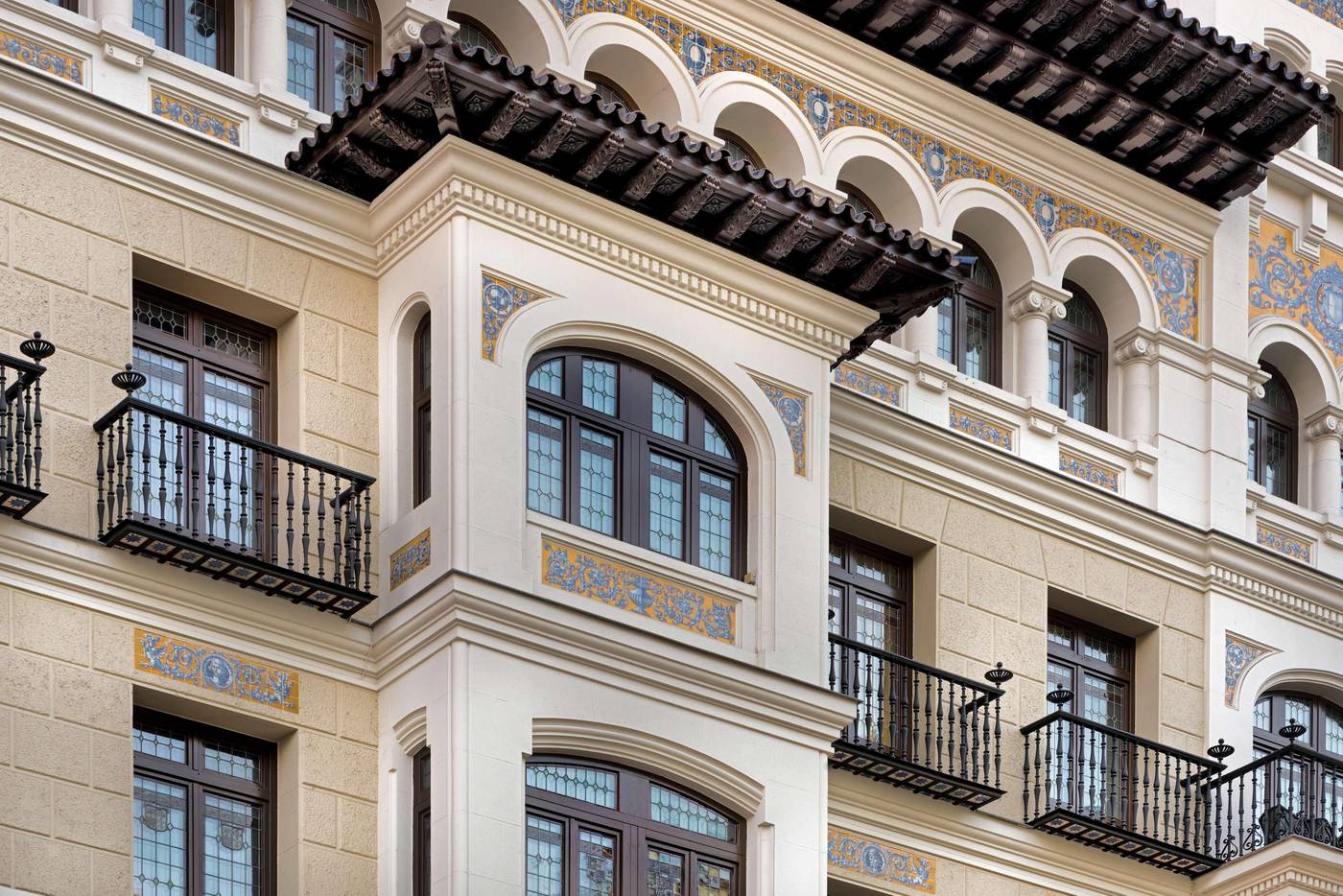 Catalonia-Gran-Via-Madrid-General-view-2