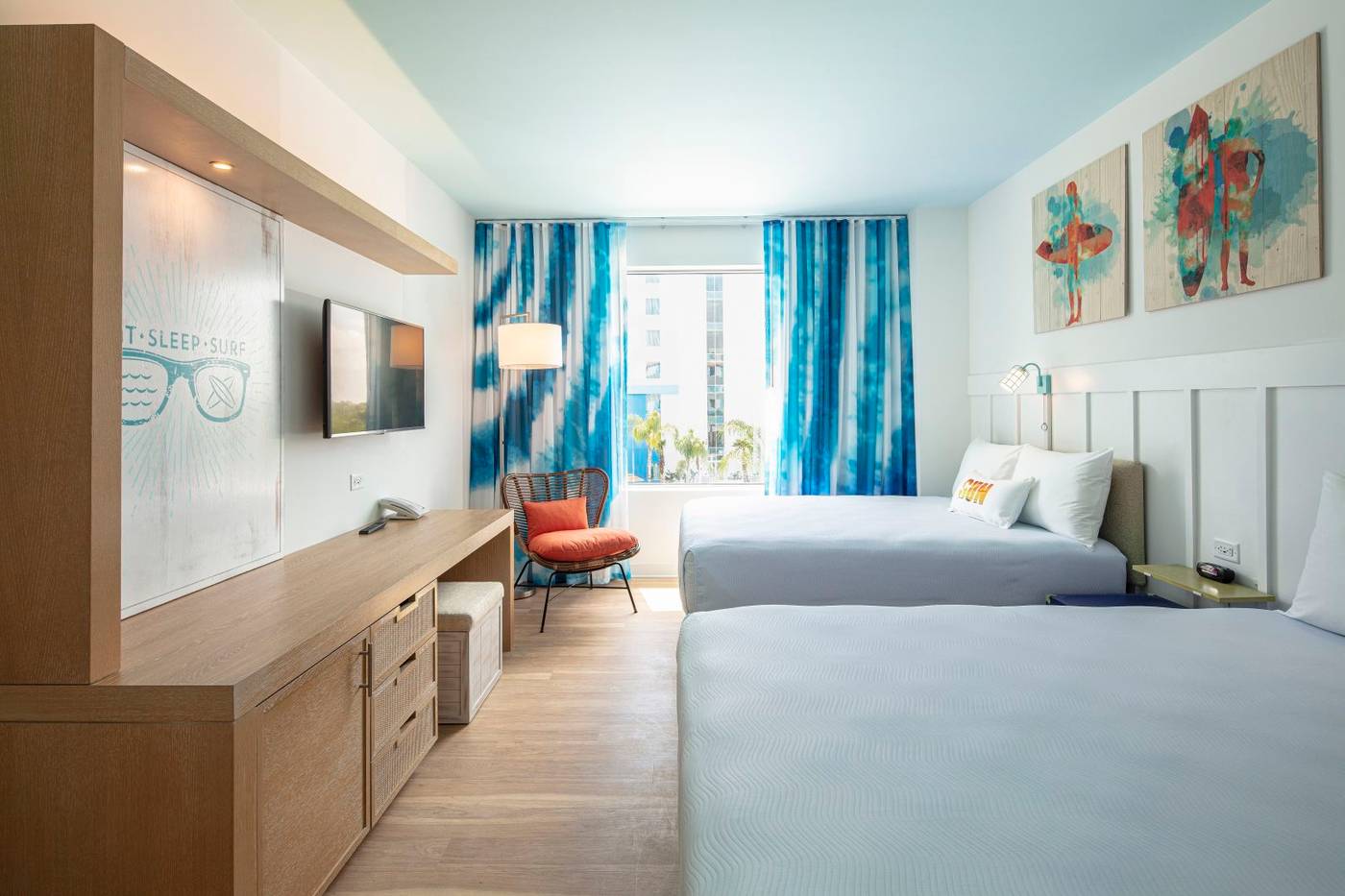 Endless Summer Resort - Surfside Inn and Suites