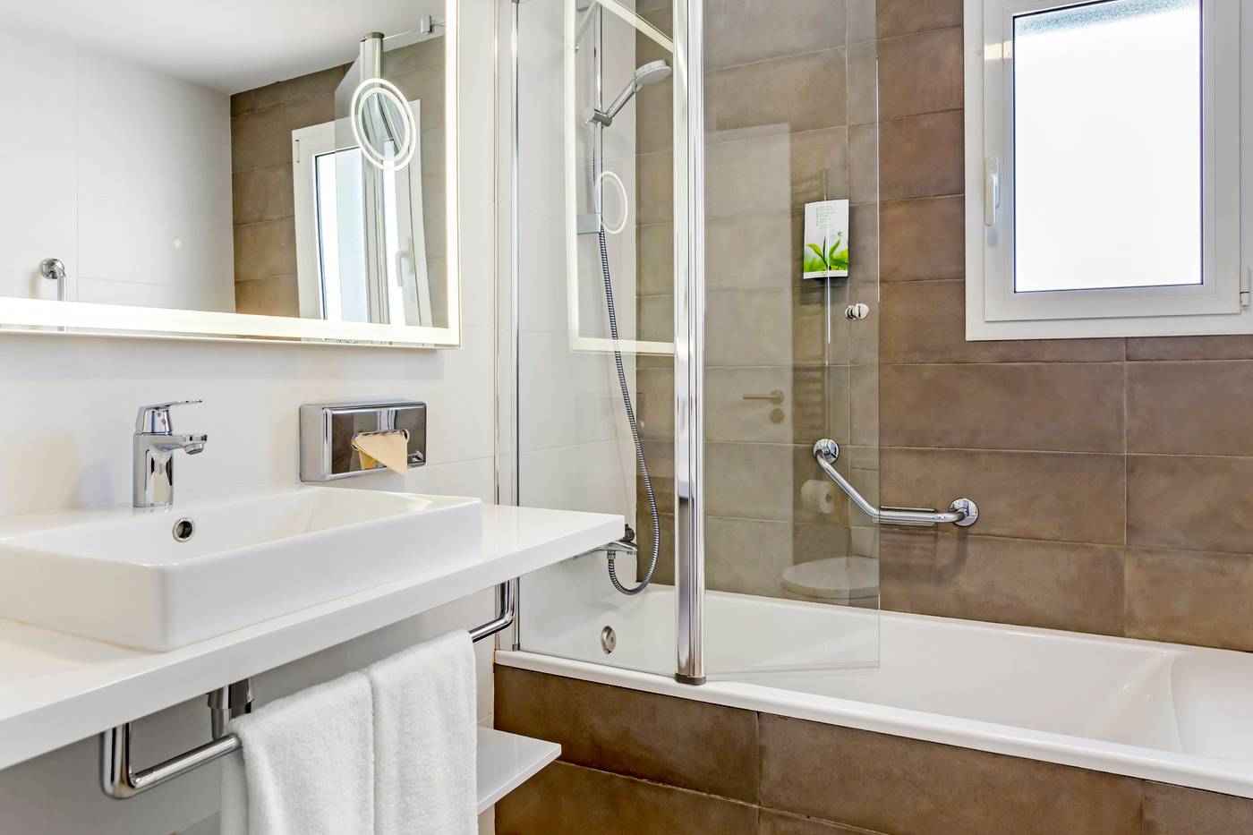 White-Sands-Beach-Club-Room-25