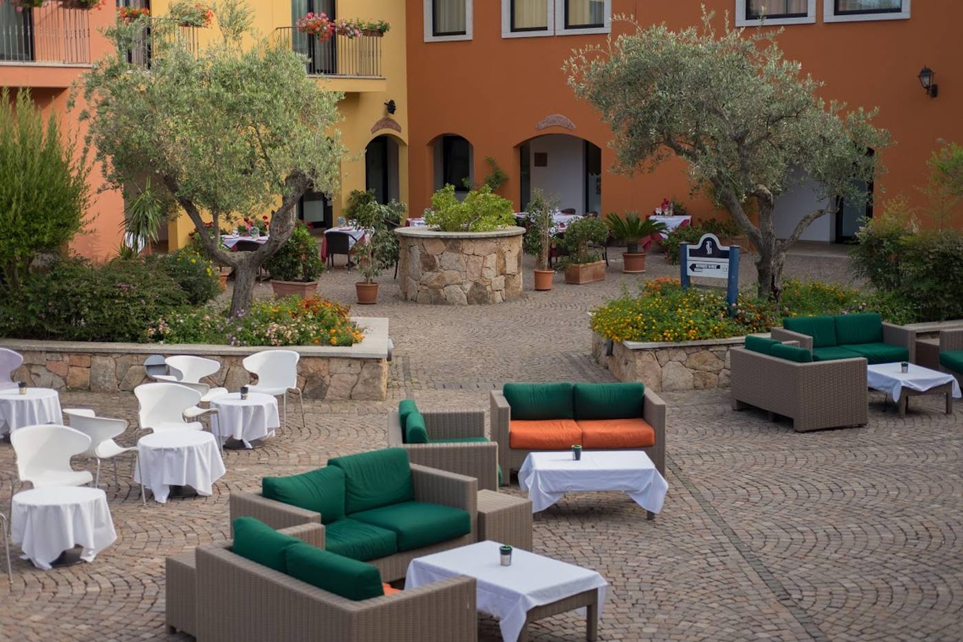 Geovillage-Olbia-Sport---Convention-Resort-Bar-11