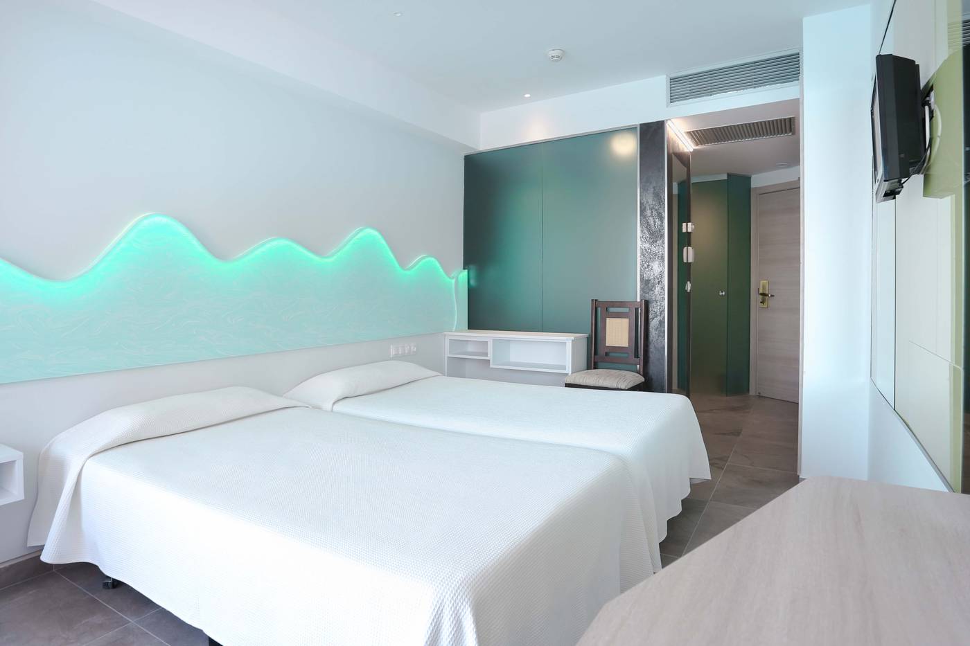 Benikaktus-Hotel-Room-7